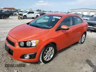 ✅ 2013 Chevrolet Sonic LT • VIN: 1G1JC5SH1D4215891 • Лот: 69057134. Размещён на Copart с пробегом 167 625 миль миль. Получите бесплатный доступ к архиву аукционных продаж из США и посмотрите подробный отчёт об истории автомобиля на DreamBid. Изображение 1.