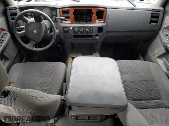 2006 Dodge 3500 SLT z VIN 3D7LX39C16G158087, wystawiony jako Copart lot #53310925 z przebiegiem 172 504 mil mil oraz Czysty tytuł • Clean title. Historia ofert i sprzedaży dostępna na DreamBid. Obrazek 8.