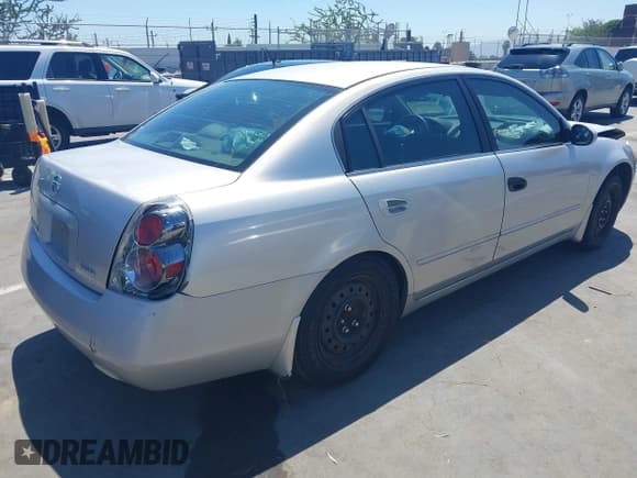 ✅ 2005 Nissan Altima 2.5 • VIN: 1N4AL11D45N409184 • Lot: 42877916. Wystawiony na IAAI z przebiegiem Nie podano. Bezpłatny archiwum sprzedaży aukcyjnych z USA i szczegółowy raport historii pojazdu na DreamBid. Zdjęcie 4.