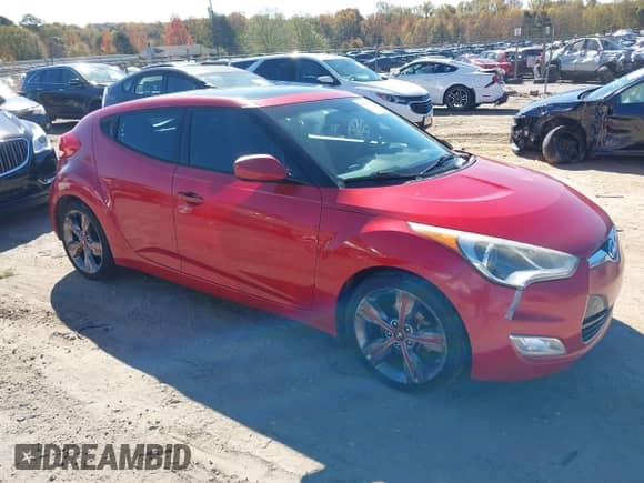 2016 Hyundai Veloster z VIN KMHTC6AD9GU282761, wystawiony jako IAAI lot #43624975 z przebiegiem 126 546 mil mil oraz . Historia ofert i sprzedaży dostępna na DreamBid. Obrazek 1.