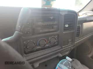 2000 Chevrolet Silverado 1500 z VIN 2GCEC19W8Y1254260, wystawiony jako IAAI lot #43068550 z przebiegiem 159 020 mil mil oraz . Historia ofert i sprzedaży dostępna na DreamBid. Obrazek 1.