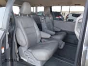 ✅ 2015 Toyota Sienna XLE • VIN: 5TDYK3DC4FS605793 • Lot: 43236785. Wystawiony na IAAI z przebiegiem 153 759 mil. Bezpłatny archiwum sprzedaży aukcyjnych z USA i szczegółowy raport historii pojazdu na DreamBid. Zdjęcie 8.