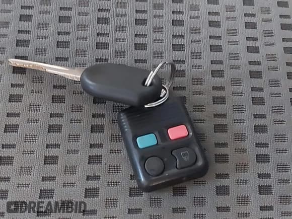 ✅ 2006 Ford Focus SE • VIN: 1FAHP36N66W225506 • Lot: 42337549. Wystawiony na IAAI z przebiegiem 206 171 mil. Bezpłatny archiwum sprzedaży aukcyjnych z USA i szczegółowy raport historii pojazdu na DreamBid. Zdjęcie 11.