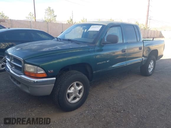 ✅ 2000 Dodge Dakota Sport • VIN: 1B7HG2AZ4YS724393 • Lot: 43645937. Wystawiony na IAAI z przebiegiem 144 705 mil. Bezpłatny archiwum sprzedaży aukcyjnych z USA i szczegółowy raport historii pojazdu na DreamBid. Zdjęcie 2.