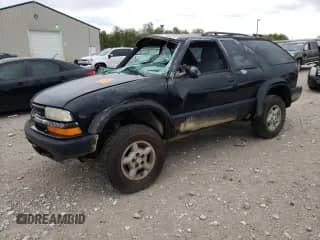 2000 Chevrolet Blazer LS z VIN 1GNCT18W9YK277871, wystawiony jako Copart lot #46158185 z przebiegiem Nie podano mil oraz Nie do naprawy • Non repairable. Historia ofert i sprzedaży dostępna na DreamBid. Obrazek 1.