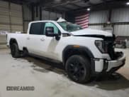 ✅ 2024 GMC Sierra 3500HD AT4 • VIN: 1GT49VEY5RF425713 • Лот: 43705735. Опубликован ранее на Copart с пробегом Не указан. Бесплатный доступ к архиву аукционных продаж из США и подробный отчёт об истории автомобиля на DreamBid. Изображение 4.