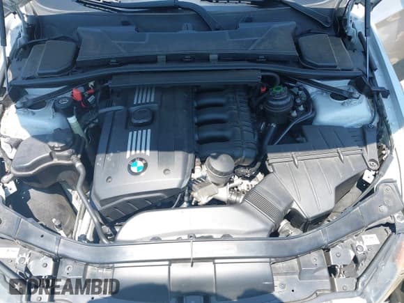 ✅ 2007 BMW 3 Series 328i • VIN: WBAVA37597NL15816 • Lot: 42755190. Listed on IAAI with 104,402 mi. Free auction sales archive from the USA and detailed vehicle history report at DreamBid. Image 10.