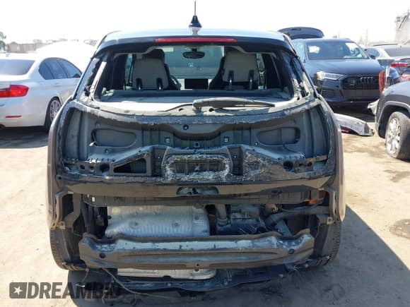 ✅ 2014 BMW i3 • VIN: WBY1Z4C55EV273095 • Лот: 43090585. Опубликован ранее на IAAI с пробегом 123 218 миль. Бесплатный доступ к архиву аукционных продаж из США и подробный отчёт об истории автомобиля на DreamBid. Изображение 17.