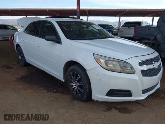 2013 Chevrolet Malibu LS z VIN 1G11B5SA8DF143372, wystawiony jako IAAI lot #43250501 z przebiegiem 249 820 mil mil oraz . Historia ofert i sprzedaży dostępna na DreamBid. Obrazek 1.