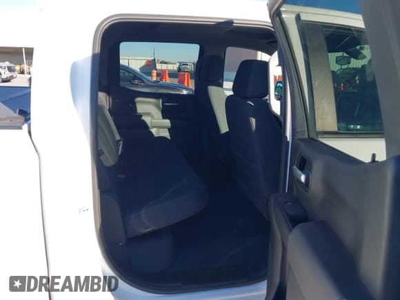 ✅ 2021 Chevrolet Silverado 1500 LT • VIN: 3GCUYDED9MG300196 • Lot: 43546278. Listed on IAAI with 76,006 mi. Free auction sales archive from the USA and detailed vehicle history report at DreamBid. Image 8.