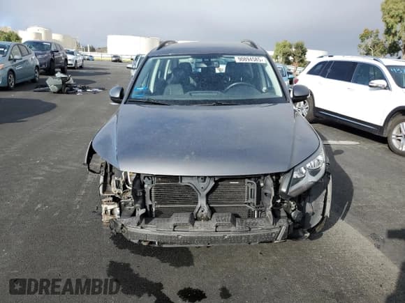 ✅ 2017 Volkswagen Tiguan S • VIN: WVGAV7AX7HK038525 • Lot: 90894585. Listed on Copart with 51,965 mi. Free auction sales archive from the USA and detailed vehicle history report at DreamBid. Image 5.