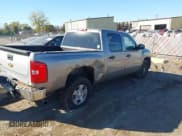✅ 2007 Chevrolet Silverado 1500 1LT • VIN: 2GCEC13J171730196 • Lot: 43476968. Wystawiony na IAAI z przebiegiem 319 737 mil. Bezpłatny archiwum sprzedaży aukcyjnych z USA i szczegółowy raport historii pojazdu na DreamBid. Zdjęcie 4.