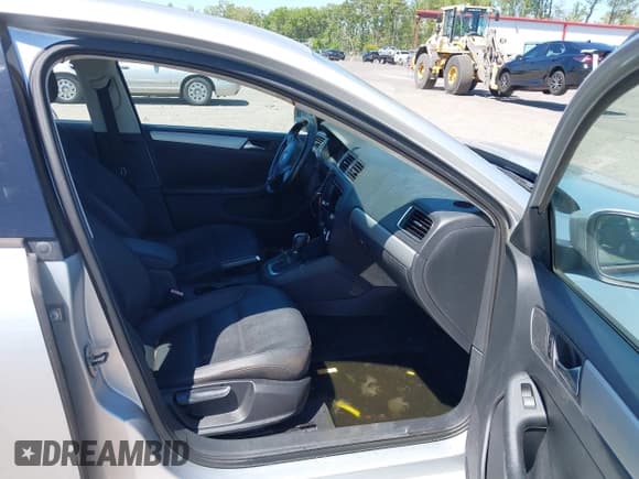 ✅ 2012 Volkswagen Jetta TDI w/Premium • VIN: 3VWLL7AJ9CM014398 • Lot: 42019714. Wystawiony na IAAI z przebiegiem 135 721 mil. Bezpłatny archiwum sprzedaży aukcyjnych z USA i szczegółowy raport historii pojazdu na DreamBid. Zdjęcie 5.