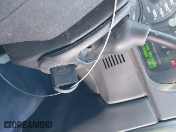 ✅ 2005 Ford Explorer XLT • VIN: 1FMZU63K75ZA02189 • Lot: 41390591. Wystawiony na IAAI z przebiegiem 225 627 mil. Bezpłatny archiwum sprzedaży aukcyjnych z USA i szczegółowy raport historii pojazdu na DreamBid. Zdjęcie 11.