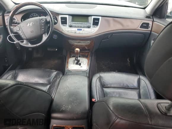 2009 Hyundai Genesis z VIN KMHGC46F39U029308, wystawiony jako Copart lot #73496114 z przebiegiem 173 098 mil mil oraz Szkoda całkowita • Salvage title. Historia ofert i sprzedaży dostępna na DreamBid. Obrazek 8.