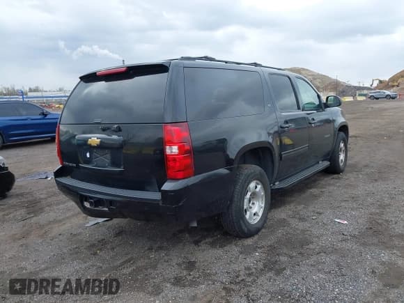 ✅ 2013 Chevrolet Suburban LT • VIN: 1GNSKJE77DR346277 • Lot: 43679072. Listed on IAAI with 435,900 mi. Free auction sales archive from the USA and detailed vehicle history report at DreamBid. Image 4.
