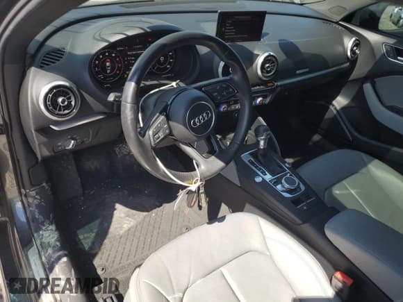 ✅ 2018 Audi A3 Premium Plus • VIN: WAUGUGFF3J1028018 • Лот: 51848505. Опубликован ранее на Copart с пробегом 81 231 миль. Бесплатный доступ к архиву аукционных продаж из США и подробный отчёт об истории автомобиля на DreamBid. Изображение 8.
