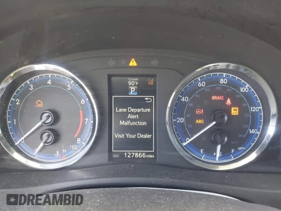 ✅ 2018 Toyota Corolla SE • VIN: 5YFBURHE8JP743126 • Lot: 43665723. Listed on IAAI with 127,866 mi. Free auction sales archive from the USA and detailed vehicle history report at DreamBid. Image 7.