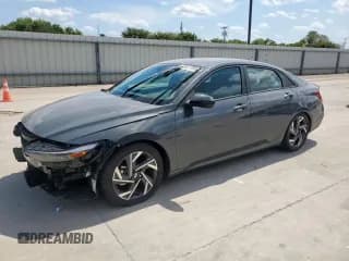 ✅ 2025 Hyundai Elantra SEL Sport • VIN: KMHLM4DG8SU015708 • Lot: 70627765. Listed on Copart with 8,427 mi. Free auction sales archive from the USA and detailed vehicle history report at DreamBid. Image 1.