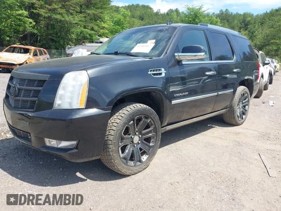 ✅ 2012 Cadillac Escalade Platinum Edition • VIN: 1GYS4DEF5CR208368 • Лот: 42275931. Опубликован ранее на IAAI с пробегом 215 194 миль. Бесплатный доступ к архиву аукционных продаж из США и подробный отчёт об истории автомобиля на DreamBid. Изображение 2.