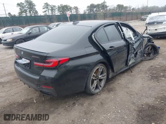 ✅ 2022 BMW 5 Series M550i xDrive • VIN: WBA13BK01NCH76521 • Lot: 41904437. Wystawiony na IAAI z przebiegiem Nie podano. Bezpłatny archiwum sprzedaży aukcyjnych z USA i szczegółowy raport historii pojazdu na DreamBid. Zdjęcie 4.