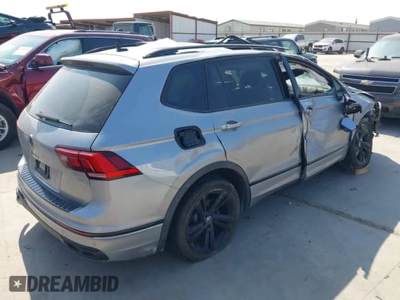 ✅ 2023 Volkswagen Tiguan SE R-Line Black • VIN: 3VVCB7AX0PM062647 • Lot: 43512995. Wystawiony na IAAI z przebiegiem 34 220 mil. Bezpłatny archiwum sprzedaży aukcyjnych z USA i szczegółowy raport historii pojazdu na DreamBid. Zdjęcie 4.