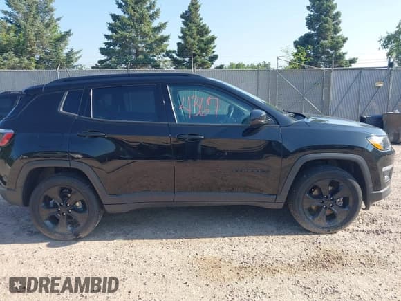 ✅ 2018 Jeep Compass Latitude • VIN: 3C4NJDBB0JT395357 • Lot: 42724367. Listed on IAAI with 76,825 mi. Free auction sales archive from the USA and detailed vehicle history report at DreamBid. Image 13.