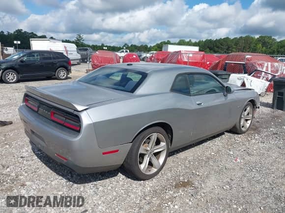 2018 Dodge Challenger R/T z VIN 2C3CDZBT9JH300893, wystawiony jako IAAI lot #42771152 z przebiegiem 195 216 mil mil oraz . Historia ofert i sprzedaży dostępna na DreamBid. Obrazek 4.