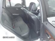 ✅ 2013 Mercedes-Benz GLK 350 • VIN: WDCGG8JB5DG061411 • Lot: 43665647. Wystawiony na IAAI z przebiegiem 86 688 mil. Bezpłatny archiwum sprzedaży aukcyjnych z USA i szczegółowy raport historii pojazdu na DreamBid. Zdjęcie 8.