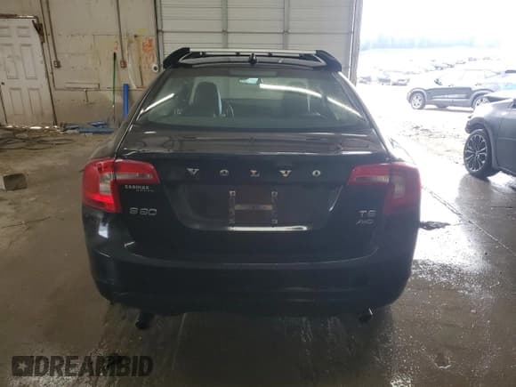 ✅ 2011 Volvo S60 • VIN: YV1902FH1B2003586 • Lot: 81671865. Wystawiony na Copart z przebiegiem 239 758 mil. Bezpłatny archiwum sprzedaży aukcyjnych z USA i szczegółowy raport historii pojazdu na DreamBid. Zdjęcie 6.