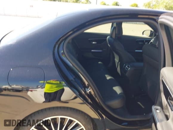 ✅ 2023 Mercedes-Benz C 300 • VIN: W1KAF4GB1PR106664 • Lot: 43329515. Wystawiony na IAAI z przebiegiem 9 524 mil. Bezpłatny archiwum sprzedaży aukcyjnych z USA i szczegółowy raport historii pojazdu na DreamBid. Zdjęcie 8.