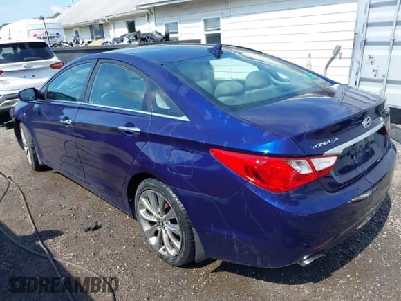 2011 Hyundai Sonata SE with VIN 5NPEC4ABXBH186172, listed as a IAAI auction lot 42737877 with 89,732 mi miles and . Bid and sale history available at DreamBid. Image 3.