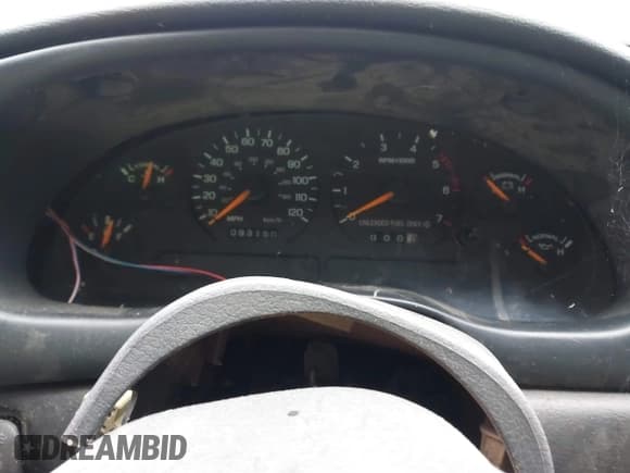 ✅ 1997 Ford Mustang • VIN: 1FALP4048VF101445 • Lot: 43870904. Wystawiony na IAAI z przebiegiem 93 150 mil. Bezpłatny archiwum sprzedaży aukcyjnych z USA i szczegółowy raport historii pojazdu na DreamBid. Zdjęcie 7.