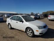✅ 2006 Ford Focus S • VIN: 1FAHP34N06W171378 • Lot: 91897495. Wystawiony na Copart z przebiegiem 179 059 mil. Bezpłatny archiwum sprzedaży aukcyjnych z USA i szczegółowy raport historii pojazdu na DreamBid. Zdjęcie 4.