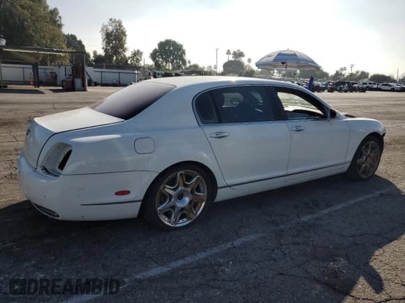 ✅ 2007 Bentley Flying Spur • VIN: SCBBR93W47C040077 • Lot: 91428295. Wystawiony na Copart z przebiegiem Nie podano. Bezpłatny archiwum sprzedaży aukcyjnych z USA i szczegółowy raport historii pojazdu na DreamBid. Zdjęcie 3.