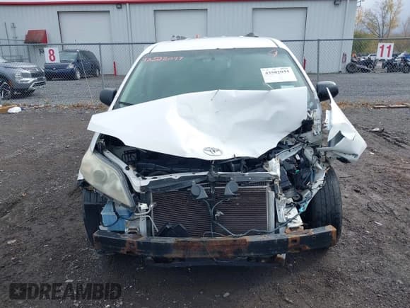 ✅ 2011 Toyota Sienna LE • VIN: 5TDKK3DC5BS115685 • Lot: 43502044. Listed on IAAI with 192,276 mi. Free auction sales archive from the USA and detailed vehicle history report at DreamBid. Image 12.