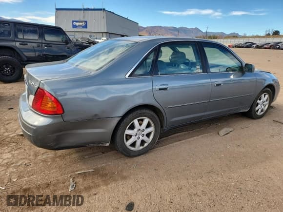 ✅ 2002 Toyota Avalon XLS • VIN: 4T1BF28B62U247023 • Lot: 90042435. Wystawiony na Copart z przebiegiem 117 151 mil. Bezpłatny archiwum sprzedaży aukcyjnych z USA i szczegółowy raport historii pojazdu na DreamBid. Zdjęcie 3.