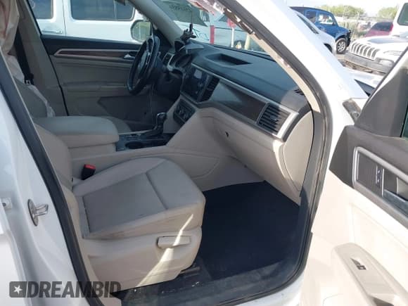 ✅ 2018 Volkswagen Atlas SE • VIN: 1V2FR2CA2JC540657 • Lot: 42115554. Listed on IAAI with 107,309 mi. Free auction sales archive from the USA and detailed vehicle history report at DreamBid. Image 5.