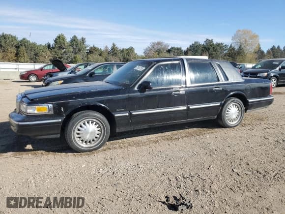 ✅ 1997 Lincoln Town Car Signature • VIN: 1LNLM82W2VY619947 • Lot: 91347265. Listed on Copart with 106,087 mi. Free auction sales archive from the USA and detailed vehicle history report at DreamBid. Image 1.