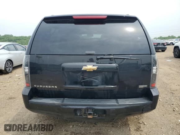 ✅ 2011 Chevrolet Suburban LS • VIN: 1GNSKHE32BR107058 • Lot: 60707125. Listed on Copart with 153,407 mi. Free auction sales archive from the USA and detailed vehicle history report at DreamBid. Image 6.