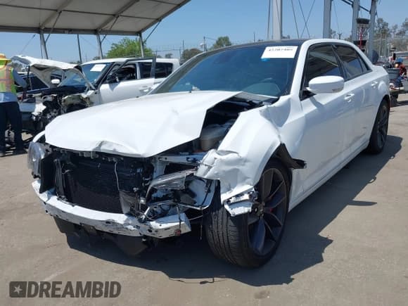 ✅ 2023 Chrysler 300 C • VIN: 2C3CCAPJ0PH501084 • Лот: 42207405. Опубликован ранее на IAAI с пробегом 25 989 миль. Бесплатный доступ к архиву аукционных продаж из США и подробный отчёт об истории автомобиля на DreamBid. Изображение 2.