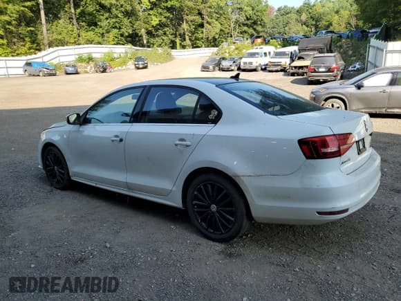 ✅ 2015 Volkswagen Jetta SE • VIN: 3VWD17AJ7FM309823 • Lot: 68598155. Listed on Copart with 82,482 mi. Free auction sales archive from the USA and detailed vehicle history report at DreamBid. Image 2.