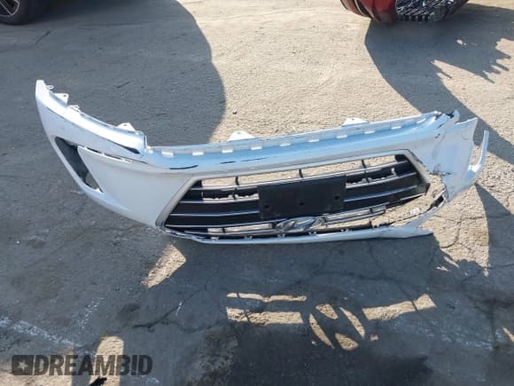 ✅ 2018 Hyundai Elantra Limited • VIN: 5NPD84LF3JH294354 • Lot: 43561118. Listed on IAAI with 96,957 mi. Free auction sales archive from the USA and detailed vehicle history report at DreamBid. Image 12.