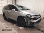 ✅ 2020 Chrysler Pacifica Launch Edition • VIN: 2C4RC3BG4LR263659 • Lot: 41590971. Wystawiony na IAAI z przebiegiem 69 644 mil. Bezpłatny archiwum sprzedaży aukcyjnych z USA i szczegółowy raport historii pojazdu na DreamBid. Zdjęcie 1.