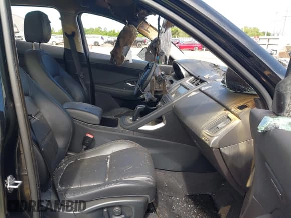 ✅ 2018 Jaguar E-Pace SE • VIN: SADFP2FX9J1Z05309 • Lot: 42205909. Wystawiony na IAAI z przebiegiem Nie podano. Bezpłatny archiwum sprzedaży aukcyjnych z USA i szczegółowy raport historii pojazdu na DreamBid. Zdjęcie 5.