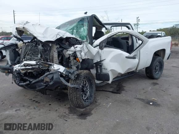 ✅ 2009 Chevrolet Silverado 2500HD LT • VIN: 1GCHC53679F116961 • Lot: 41330365. Listed on IAAI with Not provided. Free auction sales archive from the USA and detailed vehicle history report at DreamBid. Image 2.