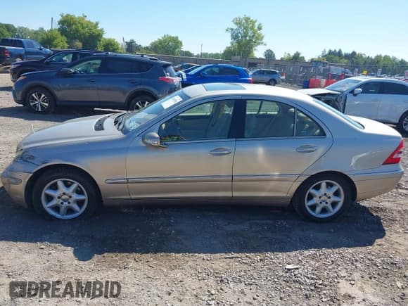 ✅ 2004 Mercedes-Benz C 240 • VIN: WDBRF81J54F456928 • Lot: 43049868. Wystawiony na IAAI z przebiegiem 108 872 mil. Bezpłatny archiwum sprzedaży aukcyjnych z USA i szczegółowy raport historii pojazdu na DreamBid. Zdjęcie 14.