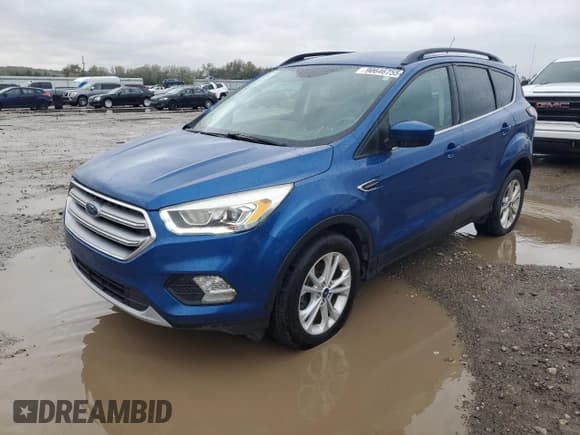 ✅ 2017 Ford Escape SE • VIN: 1FMCU0GD6HUA91575 • Lot: 90646755. Wystawiony na Copart z przebiegiem 91 268 mil. Bezpłatny archiwum sprzedaży aukcyjnych z USA i szczegółowy raport historii pojazdu na DreamBid. Zdjęcie 1.