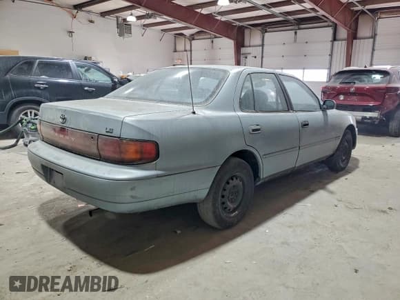 ✅ 1992 Toyota Camry LE • VIN: JT2SK12E5N0009505 • Lot: 96627535. Wystawiony na Copart z przebiegiem 231 706 mil. Bezpłatny archiwum sprzedaży aukcyjnych z USA i szczegółowy raport historii pojazdu na DreamBid. Zdjęcie 3.