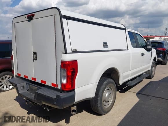 ✅ 2018 Ford F-250 XL • VIN: 1FT7X2A69JEB53733 • Лот: 42692823. Опубликован ранее на IAAI с пробегом 111 793 миль. Бесплатный доступ к архиву аукционных продаж из США и подробный отчёт об истории автомобиля на DreamBid. Изображение 4.
